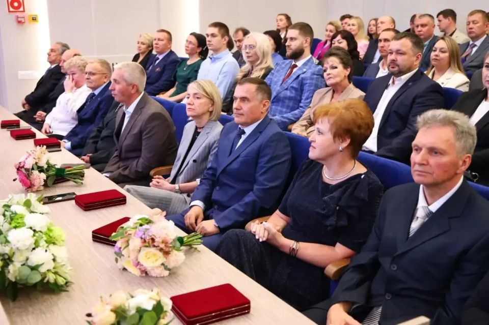 Георгий Филимонов: С наступающим Днём химика поздравил трудовой коллектив «ФосАгро» Георгий Филимонов: С наступающим Днём химика поздравил трудовой коллектив «ФосАгро»