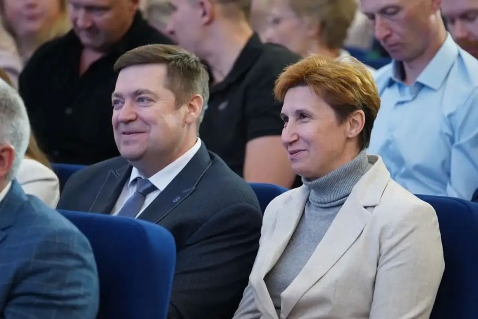 Георгий Филимонов: С наступающим Днём химика поздравил трудовой коллектив «ФосАгро» Георгий Филимонов: С наступающим Днём химика поздравил трудовой коллектив «ФосАгро»