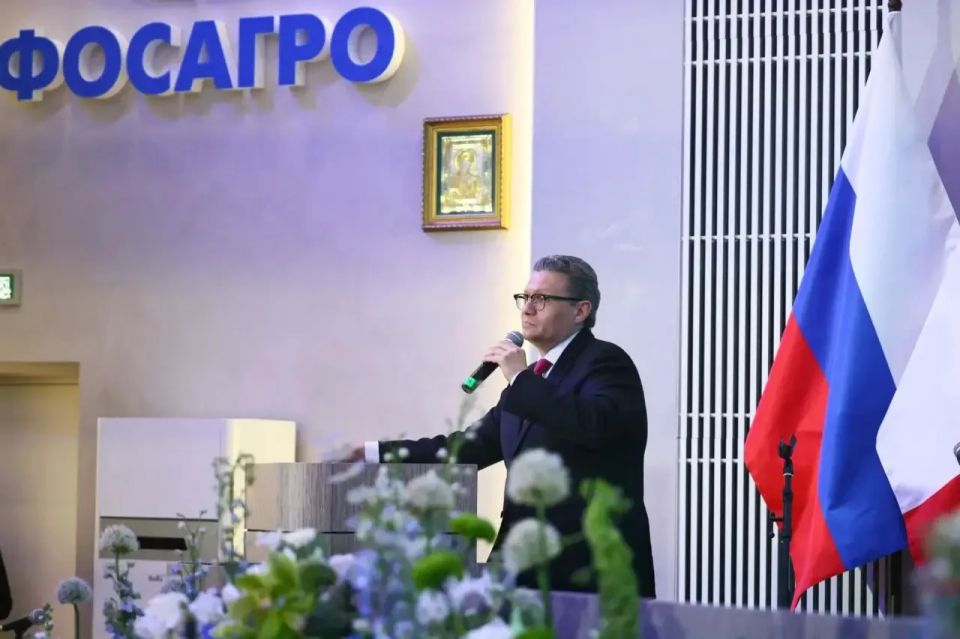 Георгий Филимонов: С наступающим Днём химика поздравил трудовой коллектив «ФосАгро» Георгий Филимонов: С наступающим Днём химика поздравил трудовой коллектив «ФосАгро»