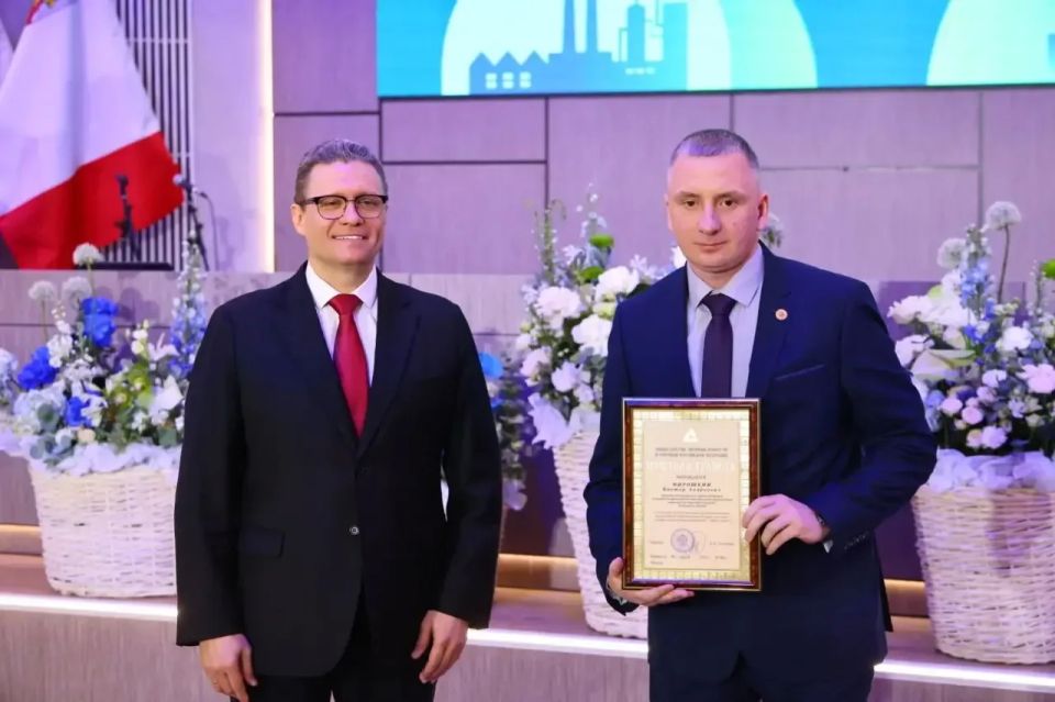 Георгий Филимонов: На торжественном мероприятии, посвящённом Дню химика, вручил награды отличившимся сотрудникам Георгий Филимонов: На торжественном мероприятии, посвящённом Дню химика, вручил награды отличившимся сотрудникам