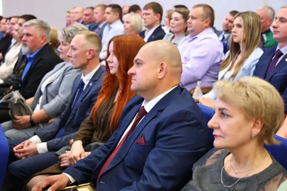 Георгий Филимонов: С наступающим Днём химика поздравил трудовой коллектив «ФосАгро» Георгий Филимонов: С наступающим Днём химика поздравил трудовой коллектив «ФосАгро»
