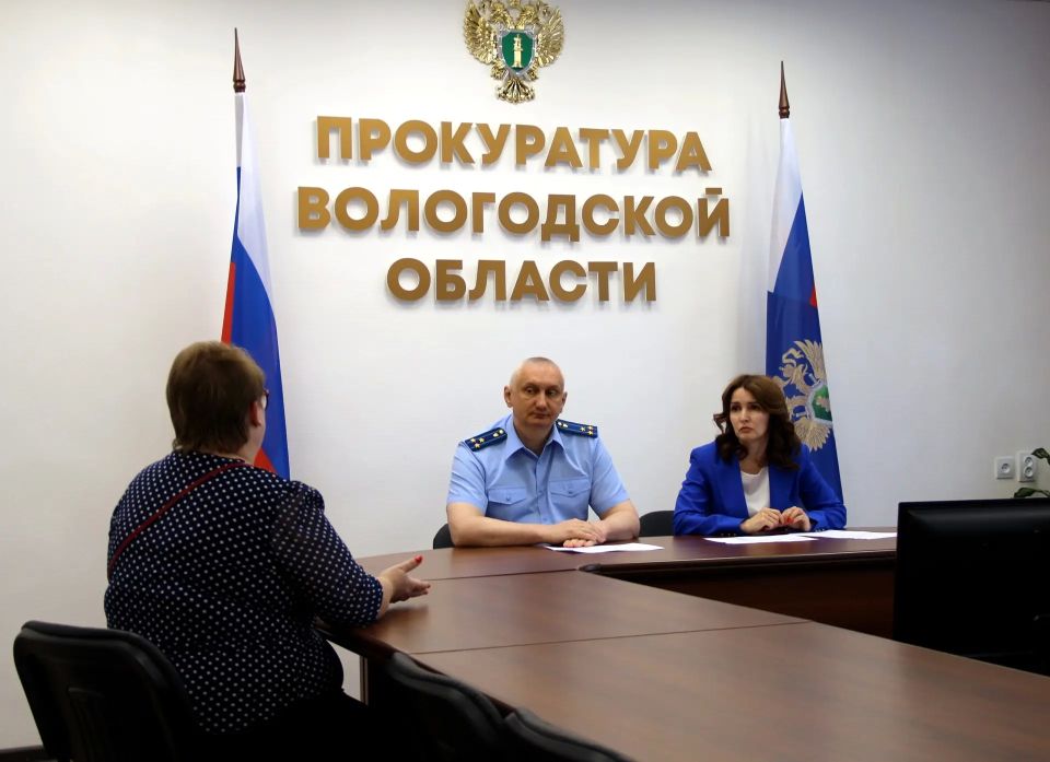 Заместитель прокурора Вологодской области Виталий Пацан совместно с Уполномоченным по правам ребенка в регионе Антониной Федоровой провел личный прием граждан, приуроченный к Международному дню защиты детей