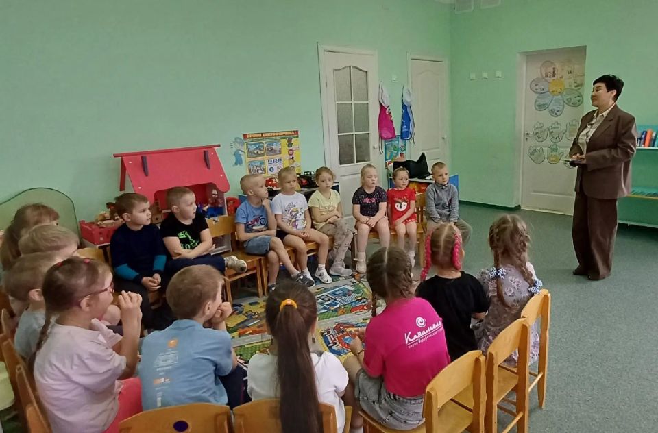 В Тотемском округе общественники и полицейские наградили победителей детского творческого конкурса