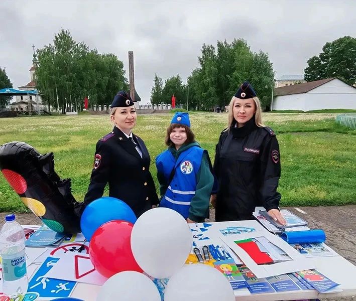 В Великом Устюге сотрудники полиции приняли участие в мероприятиях, посвящённых Дню защиты детей В Великом Устюге сотрудники полиции приняли участие в мероприятиях, посвящённых Дню защиты детей