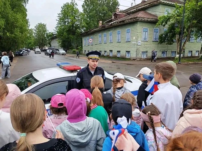 В Великом Устюге сотрудники полиции приняли участие в мероприятиях, посвящённых Дню защиты детей В Великом Устюге сотрудники полиции приняли участие в мероприятиях, посвящённых Дню защиты детей