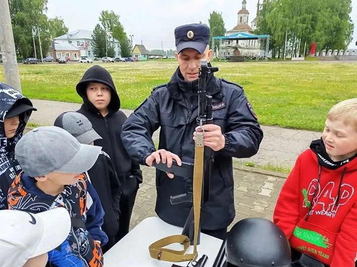 В Великом Устюге сотрудники полиции приняли участие в мероприятиях, посвящённых Дню защиты детей В Великом Устюге сотрудники полиции приняли участие в мероприятиях, посвящённых Дню защиты детей