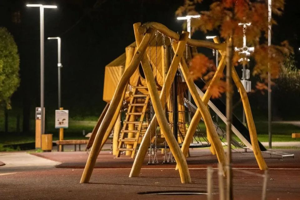 Помимо наглядной разницы на первом фото предлагаем просмотреть фотографии в разные сезоны и в разное время суток в Евковке после реконструкции Помимо наглядной разницы на первом фото предлагаем просмотреть фотографии в разные сезоны и в разное время суток в Евковке после реконструкции