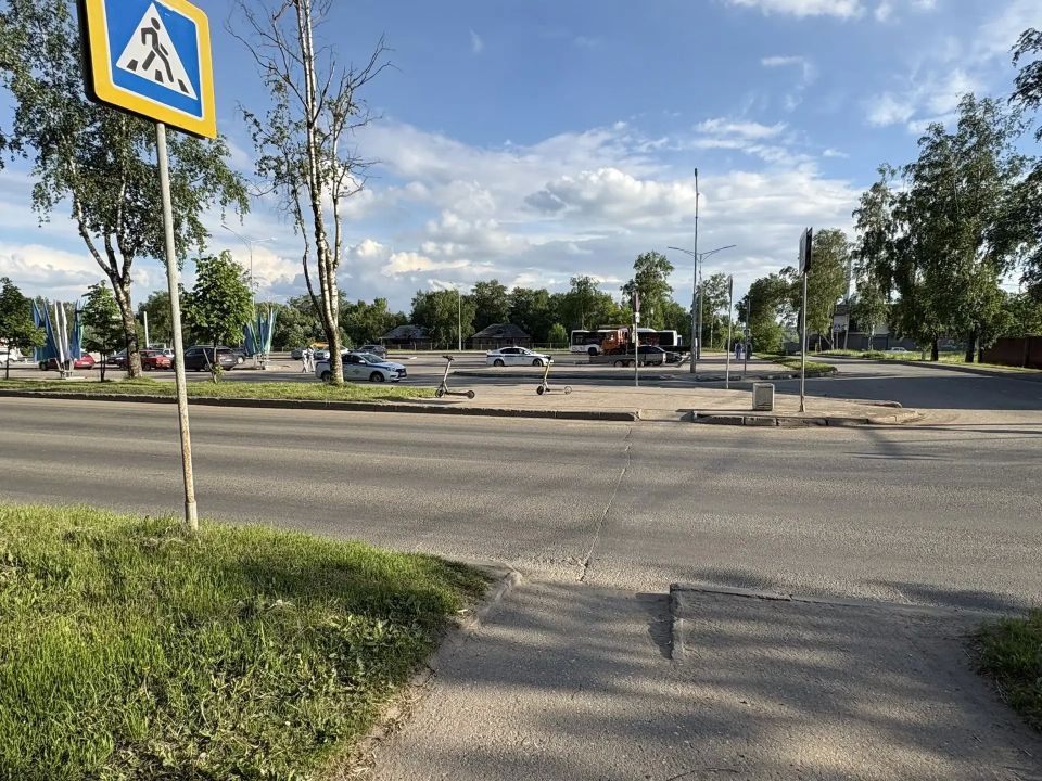 В Череповце госавтоинспекторы устанавливают обстоятельства наезда на несовершеннолетнего пешехода В Череповце госавтоинспекторы устанавливают обстоятельства наезда на несовершеннолетнего пешехода