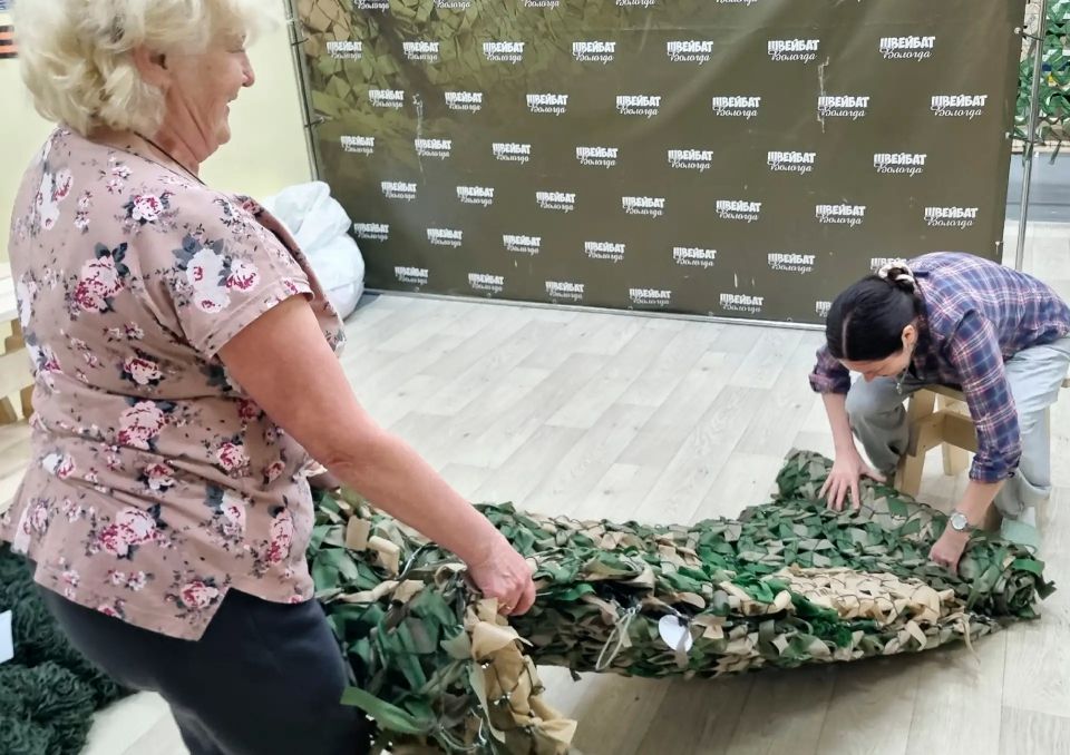 Вологодские волонтеры отправили военнослужащим 200 комплектов тактической одежды и более 100 маскировочных сетей