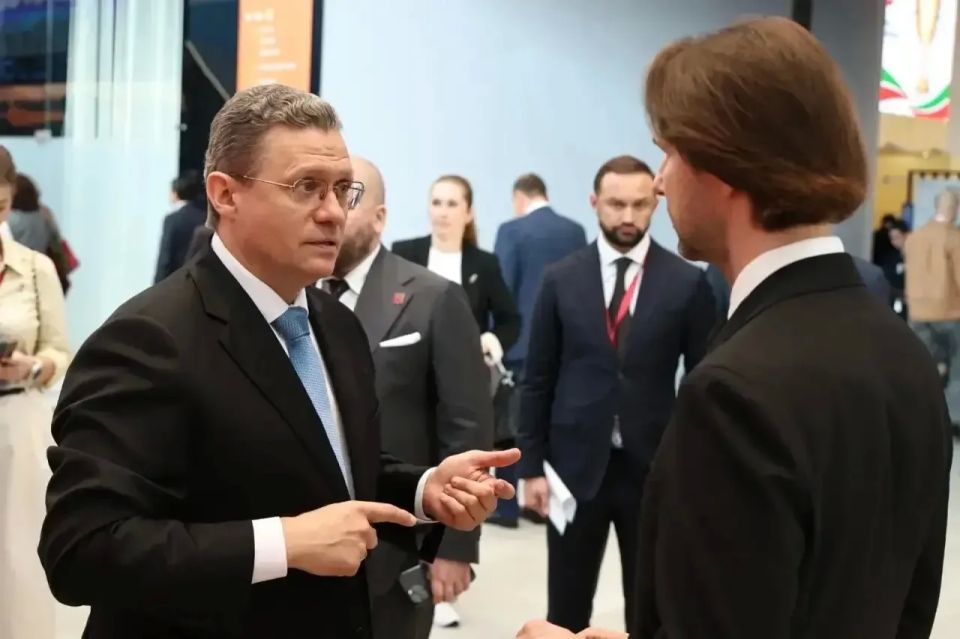 Георгий Филимонов: На Петербургском международном экономическом форуме встретился с председателем Совета директоров «Русской Медиагруппы» Сергеем Сергеевичем Буниным Георгий Филимонов: На Петербургском международном экономическом форуме встретился с председателем Совета директоров «Русской Медиагруппы» Сергеем Сергеевичем Буниным