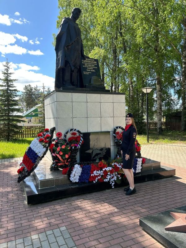 В рамках акции «Моя полиция – моя Россия» до 12 июня мы будем публиковать фотографии наших сотрудников на фоне достопримечательностей Вологодской области и рассказывать об этих местах