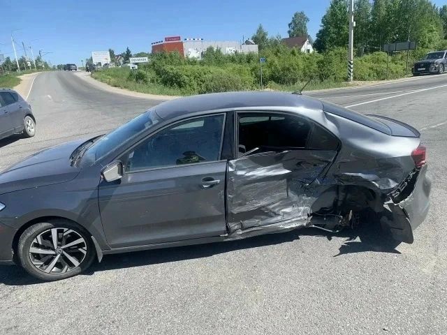 Под Череповцом в ДТП пострадали 6 человек, в том числе трое детей Под Череповцом в ДТП пострадали 6 человек, в том числе трое детей