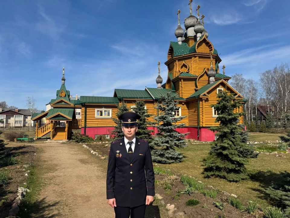 В рамках акции «Моя полиция – моя Россия» до 12 июня мы будем публиковать фотографии наших сотрудников на фоне достопримечательностей Вологодской области и рассказывать об этих местах