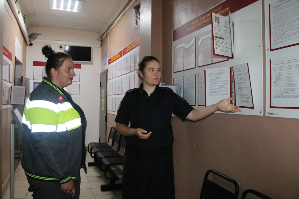 В Бабаево общественница в рамках акции «Гражданский мониторинг» проверила подразделения полиции, оказывающие государственные услуги населению В Бабаево общественница в рамках акции «Гражданский мониторинг» проверила подразделения полиции, оказывающие государственные услуги населению