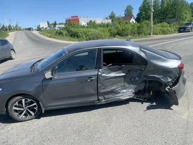 Под Череповцом в ДТП пострадали 6 человек, в том числе трое детей Под Череповцом в ДТП пострадали 6 человек, в том числе трое детей