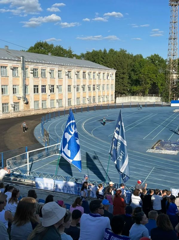 Болеем за наших вместе. Сегодня команда ВЕСТИ35.РФ встречала фанатов футбола фотозоной и мини-музеем истории телевидения! Напряжённое дерби между ФК «Динамо» Вологда и ФК «Череповец» завершилось боевой ничьей — 2:2 Болеем за наших вместе. Сегодня команда ВЕСТИ35.РФ встречала фанатов футбола фотозоной и мини-музеем истории телевидения! Напряжённое дерби между ФК «Динамо» Вологда и ФК «Череповец» завершилось боевой ничьей — 2:2