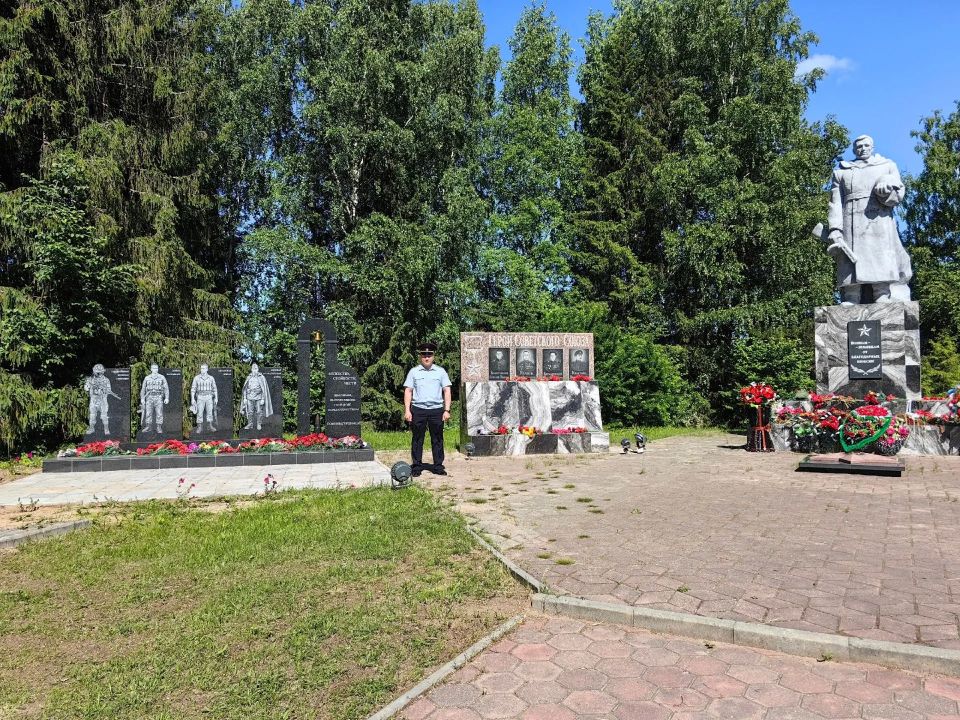 В рамках акции «Моя полиция – моя Россия» до 12 июня мы будем публиковать фотографии наших сотрудников на фоне достопримечательностей Вологодской области и рассказывать об этих местах