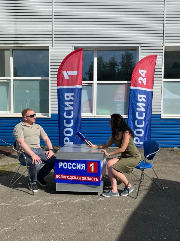 Болеем за наших вместе. Сегодня команда ВЕСТИ35.РФ встречала фанатов футбола фотозоной и мини-музеем истории телевидения! Напряжённое дерби между ФК «Динамо» Вологда и ФК «Череповец» завершилось боевой ничьей — 2:2 Болеем за наших вместе. Сегодня команда ВЕСТИ35.РФ встречала фанатов футбола фотозоной и мини-музеем истории телевидения! Напряжённое дерби между ФК «Динамо» Вологда и ФК «Череповец» завершилось боевой ничьей — 2:2