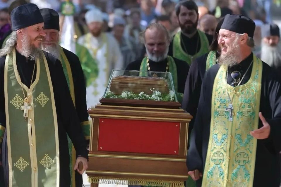 Георгий Филимонов: «Господи, Иисусе Христе сыне Божий, помилуй нас!» — с песнопениями, прославляющими Господа, прошли с земляками и церковной братией крестным ходом Георгий Филимонов: «Господи, Иисусе Христе сыне Божий, помилуй нас!» — с песнопениями, прославляющими Господа, прошли с земляками и церковной братией крестным ходом