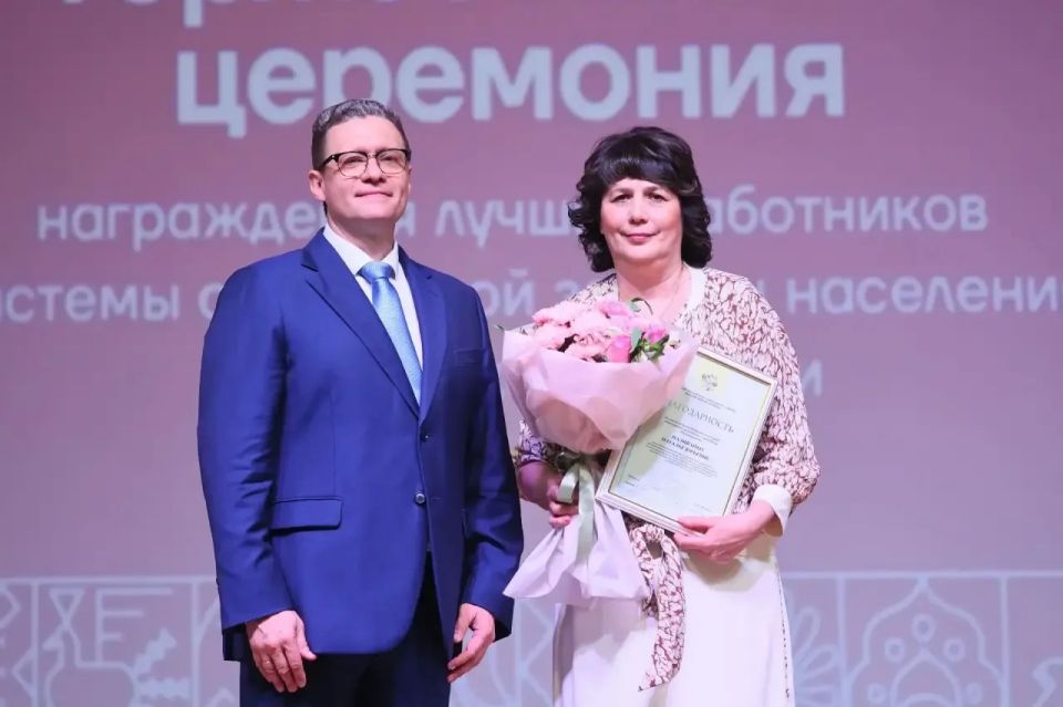 Георгий Филимонов: На торжественной церемонии наградил лучших сотрудников сферы социального обслуживания населения Вологодской области Георгий Филимонов: На торжественной церемонии наградил лучших сотрудников сферы социального обслуживания населения Вологодской области