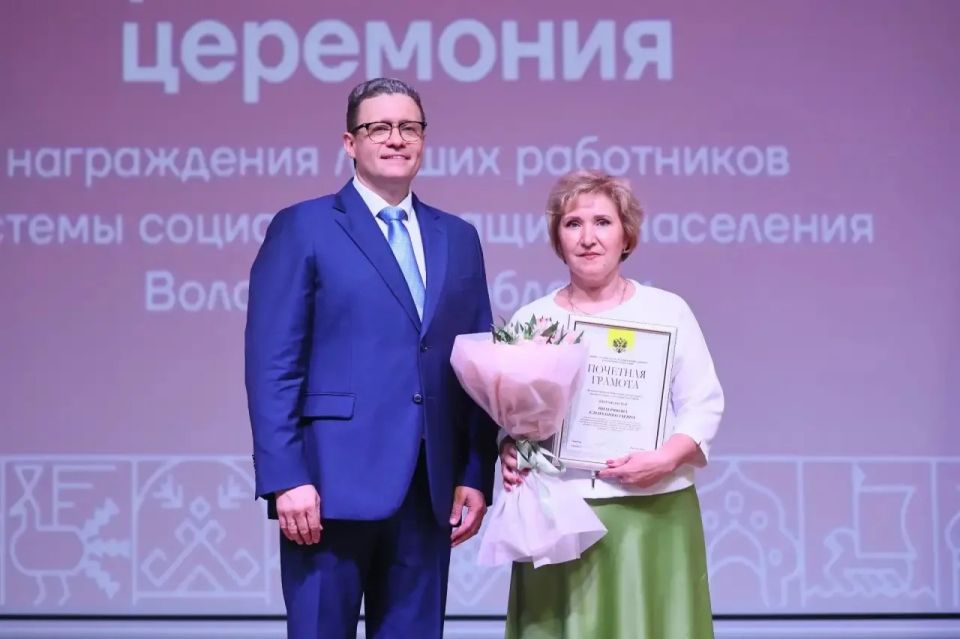 Георгий Филимонов: На торжественной церемонии наградил лучших сотрудников сферы социального обслуживания населения Вологодской области Георгий Филимонов: На торжественной церемонии наградил лучших сотрудников сферы социального обслуживания населения Вологодской области