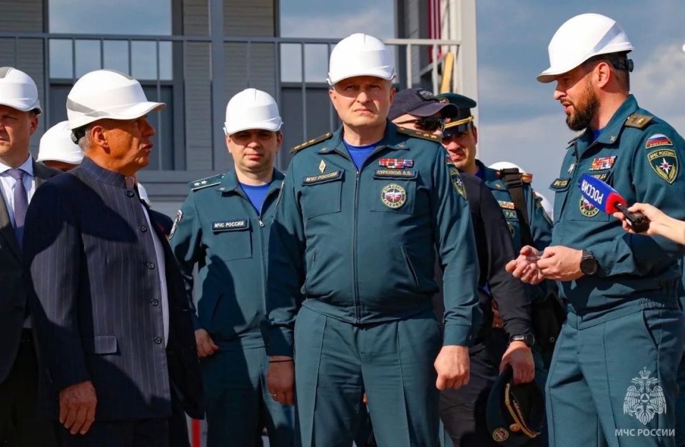 Глава МЧС России проконтролировал ход строительства тренировочного комплекса для пожарных и спасателей в Казани