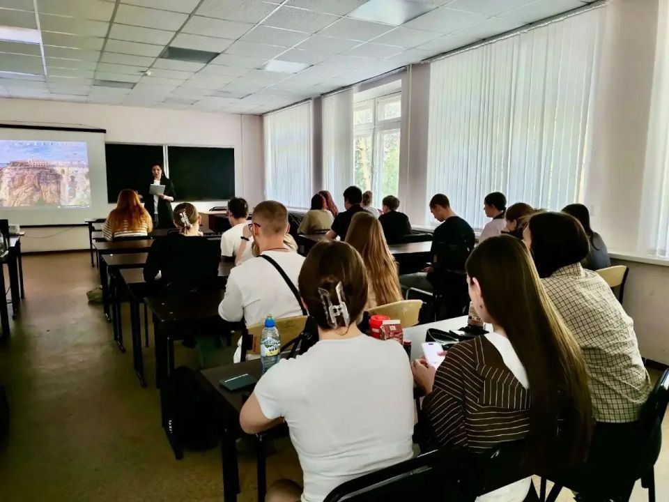 В Технологическом колледже Вологодской ГМХА прошло одно из заключительных мероприятий кампании «Пространство без табачного дыма»!Событие стало важной площадкой для открытого разговора со студентами о рисках для здоровья...