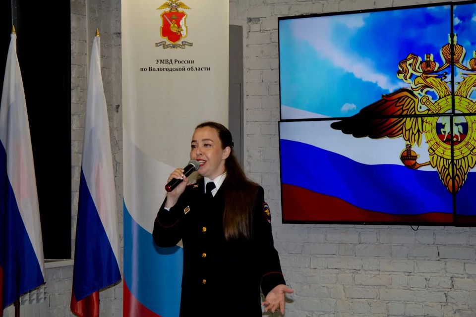 Сегодня в Музее истории вологодской полиции состоялось торжественное вручение первых офицерских званий сотрудникам органов внутренних дел Вологодской области Сегодня в Музее истории вологодской полиции состоялось торжественное вручение первых офицерских званий сотрудникам органов внутренних дел Вологодской области