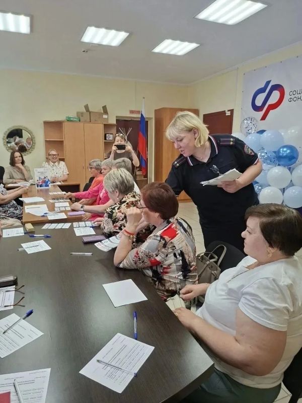 В Великом Устюге полицейские провели профилактическую беседу с пенсионерами