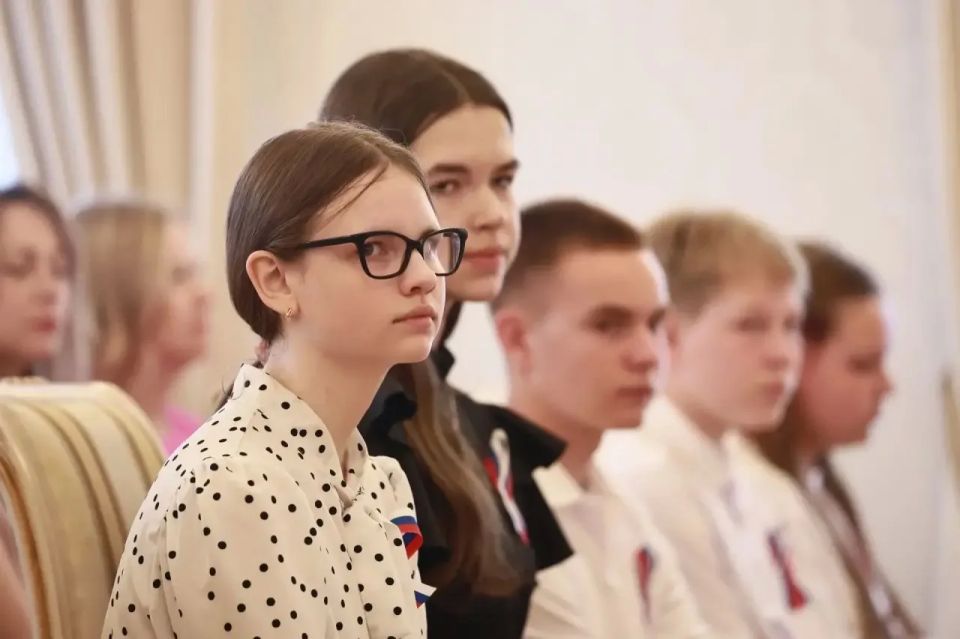 Георгий Филимонов: В преддверии Дня России вручил первые паспорта юным вологжанам Георгий Филимонов: В преддверии Дня России вручил первые паспорта юным вологжанам