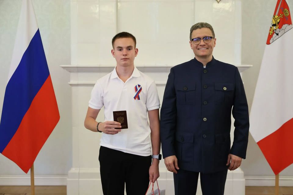 Георгий Филимонов: Ещё несколько участников торжественной церемонии вручения паспортов в «Доме губернатора»: Георгий Филимонов: Ещё несколько участников торжественной церемонии вручения паспортов в «Доме губернатора»: