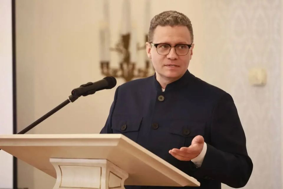 Георгий Филимонов: В преддверии Дня России вручил первые паспорта юным вологжанам Георгий Филимонов: В преддверии Дня России вручил первые паспорта юным вологжанам