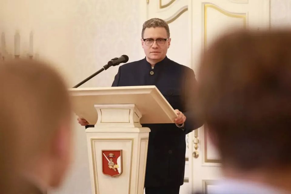 Георгий Филимонов: В преддверии Дня России вручил первые паспорта юным вологжанам Георгий Филимонов: В преддверии Дня России вручил первые паспорта юным вологжанам