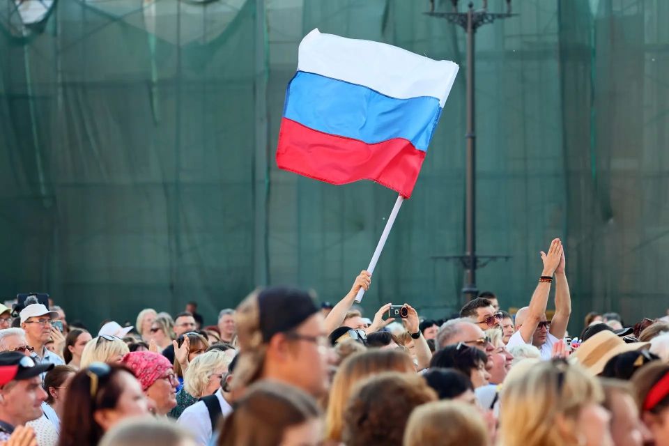 Георгий Филимонов: Яркие кадры праздничного концерта на Кремлёвской площади Вологды в честь Дня России Георгий Филимонов: Яркие кадры праздничного концерта на Кремлёвской площади Вологды в честь Дня России