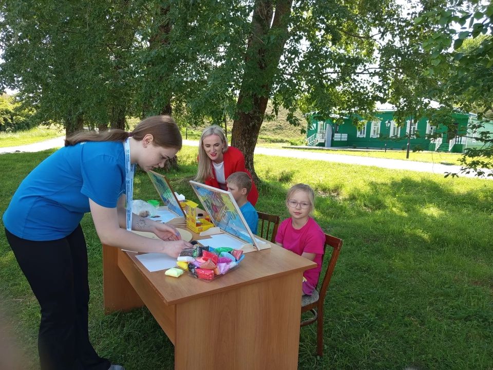 В Белозерске полицейские и общественники поучаствовали в акции «Каникулы с Общественным советом» В Белозерске полицейские и общественники поучаствовали в акции «Каникулы с Общественным советом»