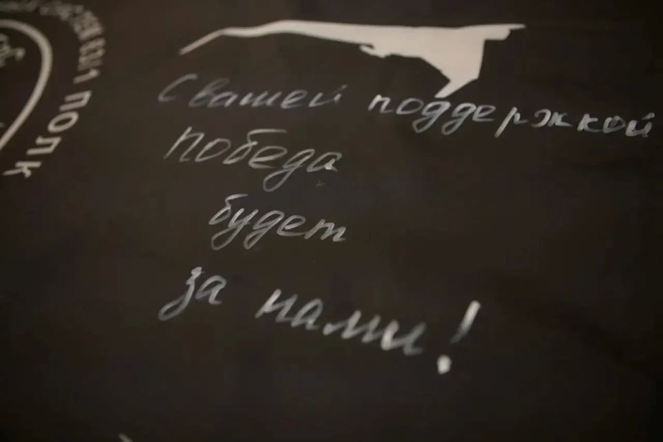 Георгий Филимонов: Получил знамя от наших земляков — бойцов отдельного взвода беспилотных систем 83-го полка 69-й дивизии, которые выполняют задачи воздушной разведки Георгий Филимонов: Получил знамя от наших земляков — бойцов отдельного взвода беспилотных систем 83-го полка 69-й дивизии, которые выполняют задачи воздушной разведки