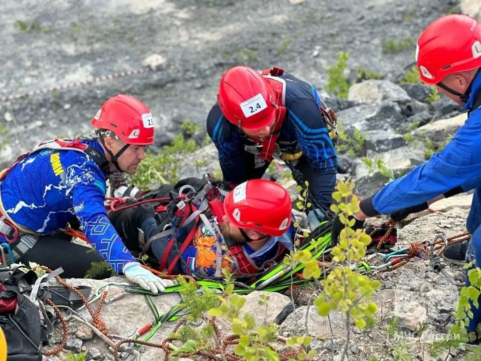 В Вытегорском округе продолжаются соревнования по многоборью спасателей В Вытегорском округе продолжаются соревнования по многоборью спасателей