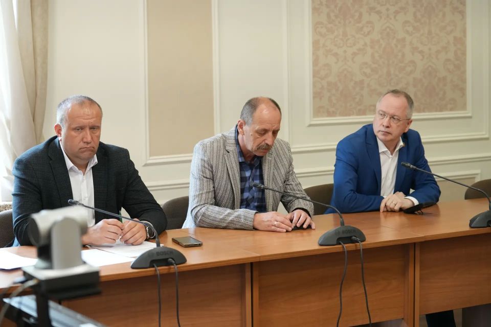 Заместитель председателя Избирательной комиссии Вологодской области Олег Шляпаков и секретарь комиссии Олег Замараев приняли участие в заседании постоянного комитета Законодательного Собрания области по... Заместитель председателя Избирательной комиссии Вологодской области Олег Шляпаков и секретарь комиссии Олег Замараев приняли участие в заседании постоянного комитета Законодательного Собрания области по...