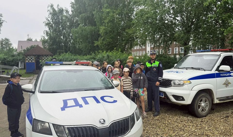 В Белозерске полицейские провели экскурсию в отдел полиции В Белозерске полицейские провели экскурсию в отдел полиции