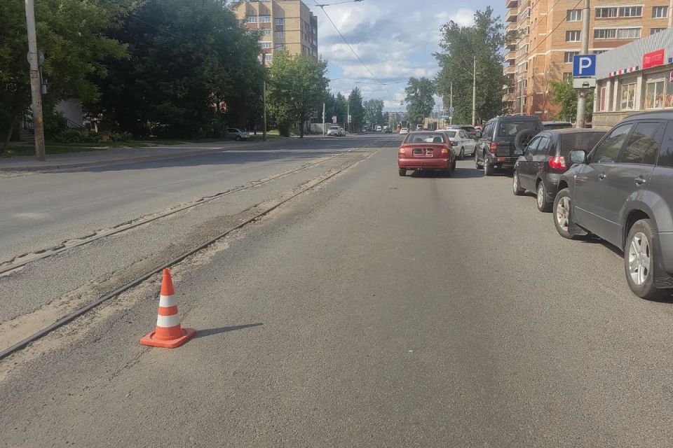 В Череповце автомобиль сбил перебегавшего дорогу 8-летнего ребенка В Череповце автомобиль сбил перебегавшего дорогу 8-летнего ребенка