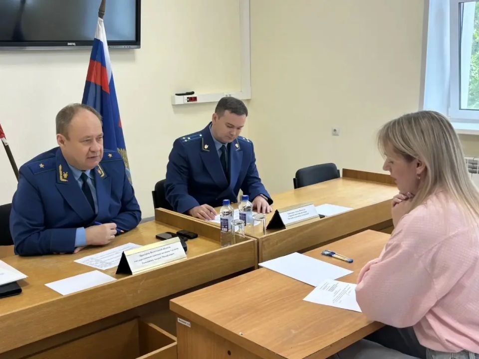 Прокурор области Андрей Тимошичев провел личный прием жителей города Вологды и Вологодского округа Прокурор области Андрей Тимошичев провел личный прием жителей города Вологды и Вологодского округа