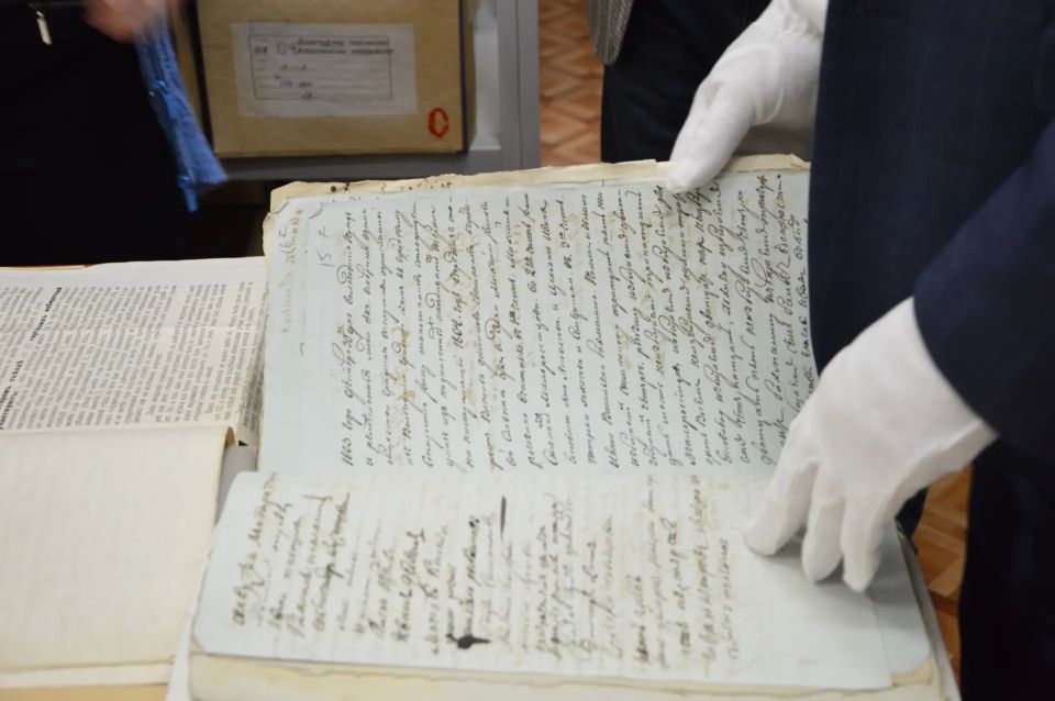 Члены Облизбиркома ознакомились с историческими документами о выборах Члены Облизбиркома ознакомились с историческими документами о выборах