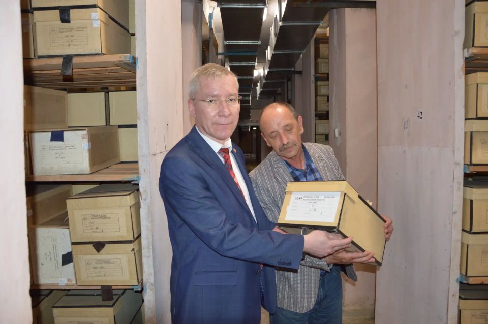 Члены Облизбиркома ознакомились с историческими документами о выборах Члены Облизбиркома ознакомились с историческими документами о выборах
