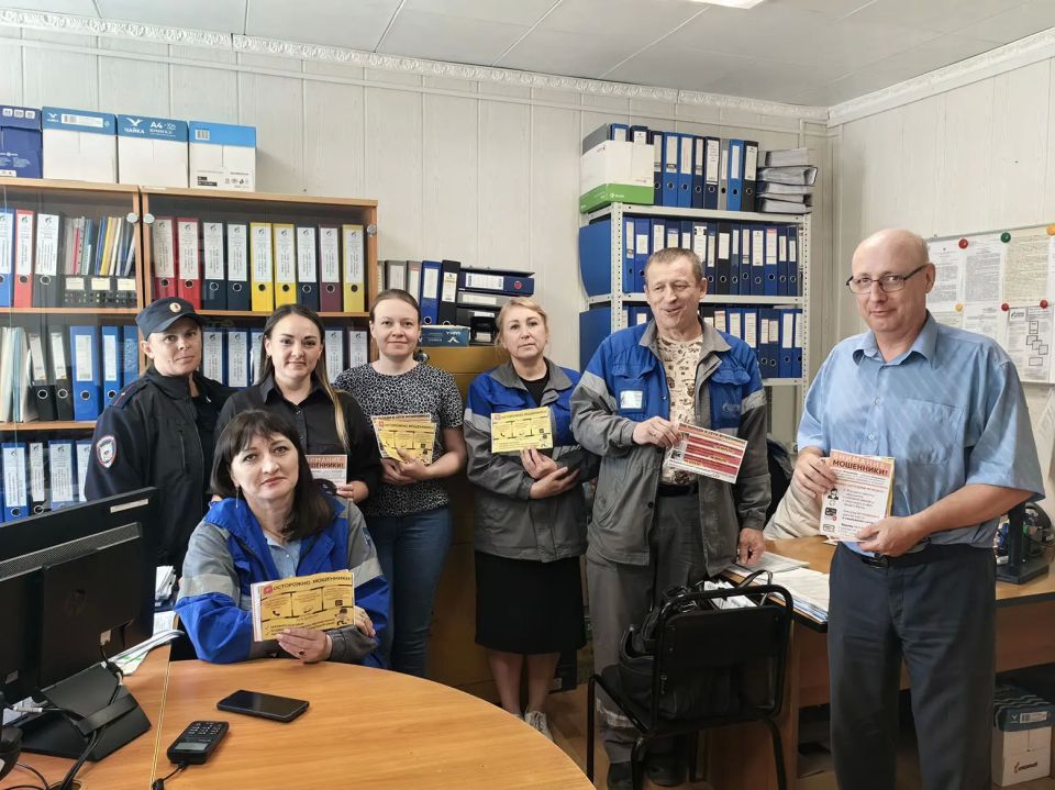В Нюксенице полицейские и общественники в очередной раз напомнили местному населению о самых распространённых схемах мошенников В Нюксенице полицейские и общественники в очередной раз напомнили местному населению о самых распространённых схемах мошенников