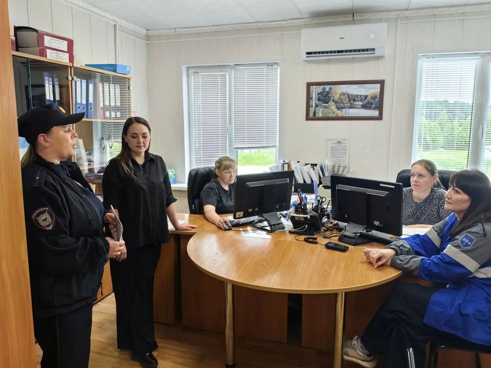 В Нюксенице полицейские и общественники в очередной раз напомнили местному населению о самых распространённых схемах мошенников