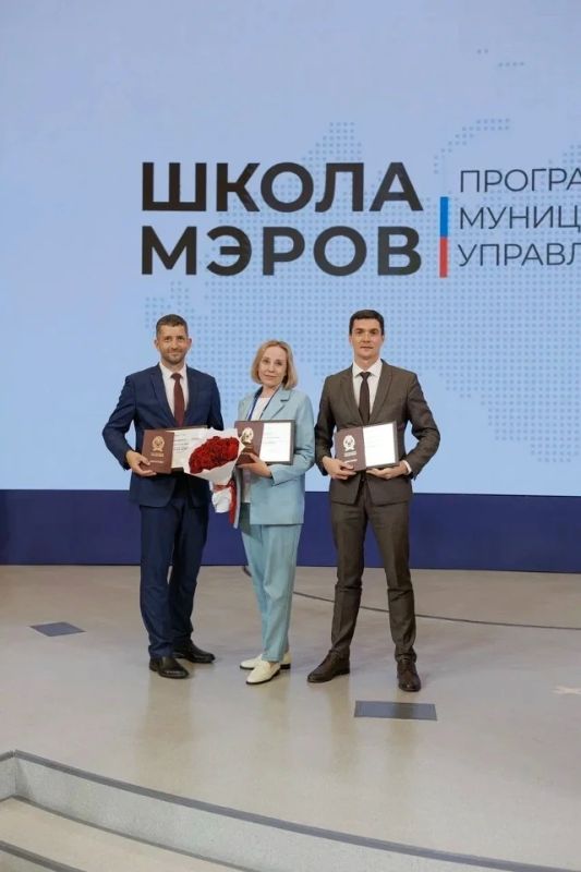 Сенатор Роман Маслов доложил Георгию Филимонову об успешном завершении обучения в «Школе мэров» и рассыпался в благодарностях губернатору: