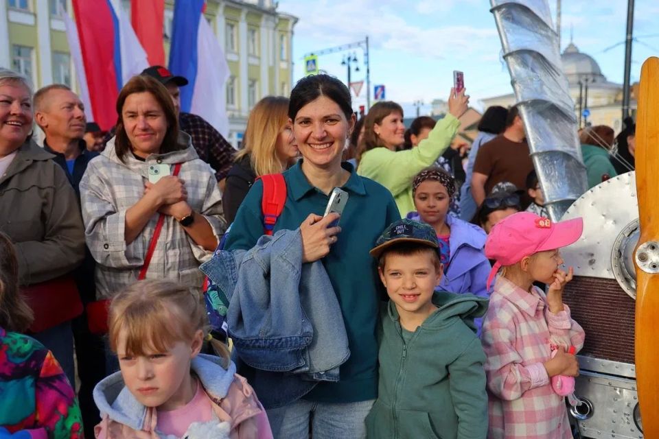 Георгий Филимонов: Театрализованным шествием артистов в Вологде открылся фестиваль уличных театров «Кружево историй» Георгий Филимонов: Театрализованным шествием артистов в Вологде открылся фестиваль уличных театров «Кружево историй»