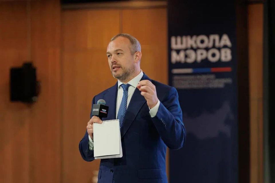 Георгий Филимонов: Роман Маслов:. «Уважаемый Георгий Юрьевич, добрый день. Вместе с главами Грязовецкого и Белозерского округов Головчак Натальей и Долбиловым Дмитрием успешно завершили обучение в «Школе мэров» Георгий Филимонов: Роман Маслов:. «Уважаемый Георгий Юрьевич, добрый день. Вместе с главами Грязовецкого и Белозерского округов Головчак Натальей и Долбиловым Дмитрием успешно завершили обучение в «Школе мэров»