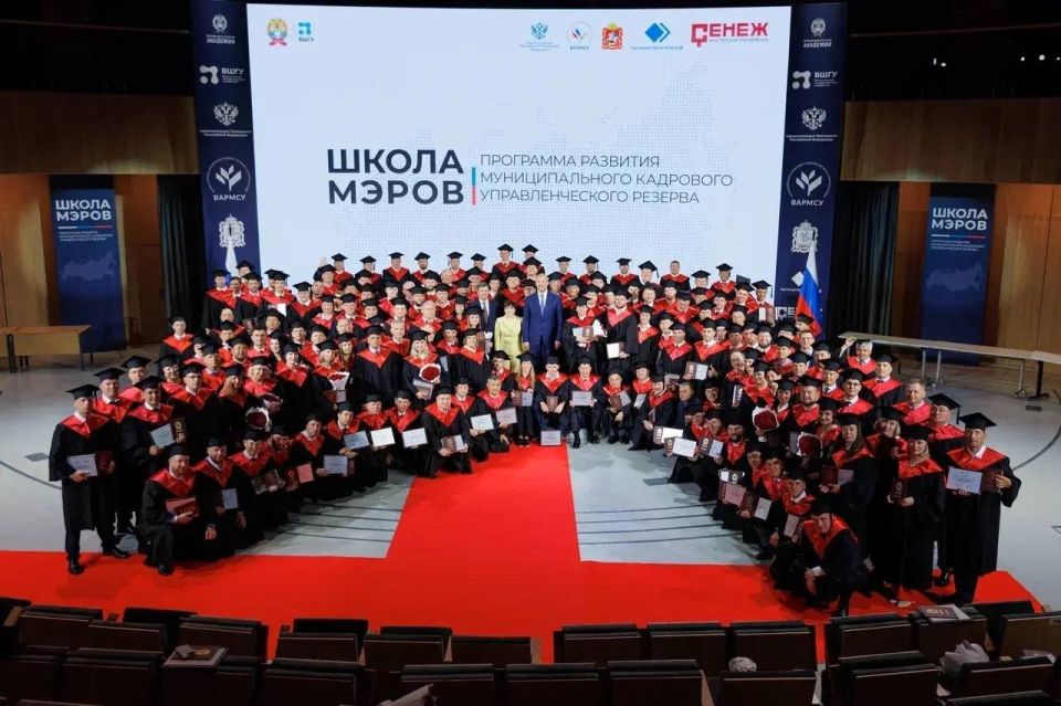 Георгий Филимонов: Роман Маслов:. «Уважаемый Георгий Юрьевич, добрый день. Вместе с главами Грязовецкого и Белозерского округов Головчак Натальей и Долбиловым Дмитрием успешно завершили обучение в «Школе мэров» Георгий Филимонов: Роман Маслов:. «Уважаемый Георгий Юрьевич, добрый день. Вместе с главами Грязовецкого и Белозерского округов Головчак Натальей и Долбиловым Дмитрием успешно завершили обучение в «Школе мэров»