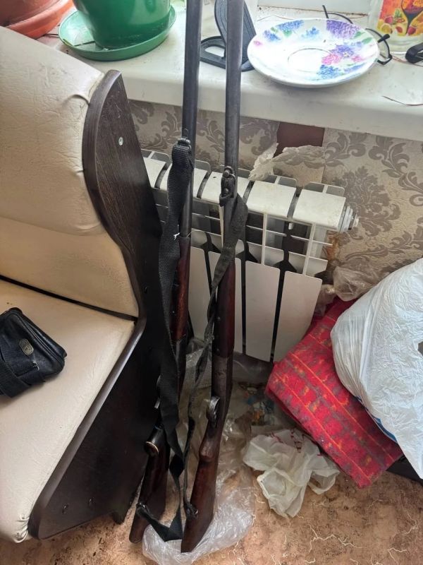 Полицейские задержали коллекционера боевого снаряжения Полицейские задержали коллекционера боевого снаряжения